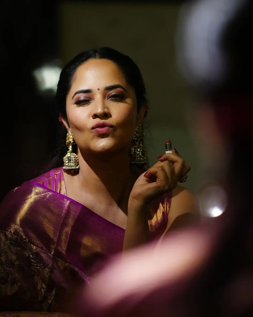 ANASUYA BHARADWAJ WEARING BEAUTIFUL EARRINGS BLUE PATTU SAREE BLOUSE 2